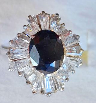JUEGO DE PENDIENTES Y ANILLO DE PLATA CON ZAFIROS 