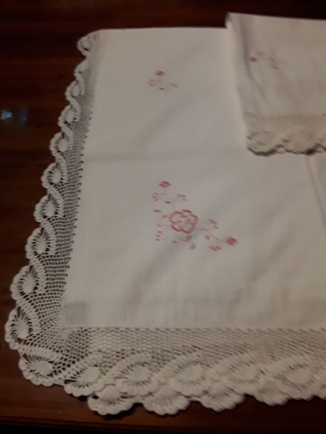 CONJUNTO DE CAMA B. MÃO E CROCHET