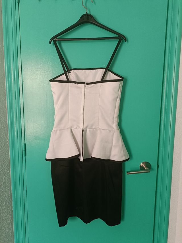 Vestido vintage en blanco y negro.