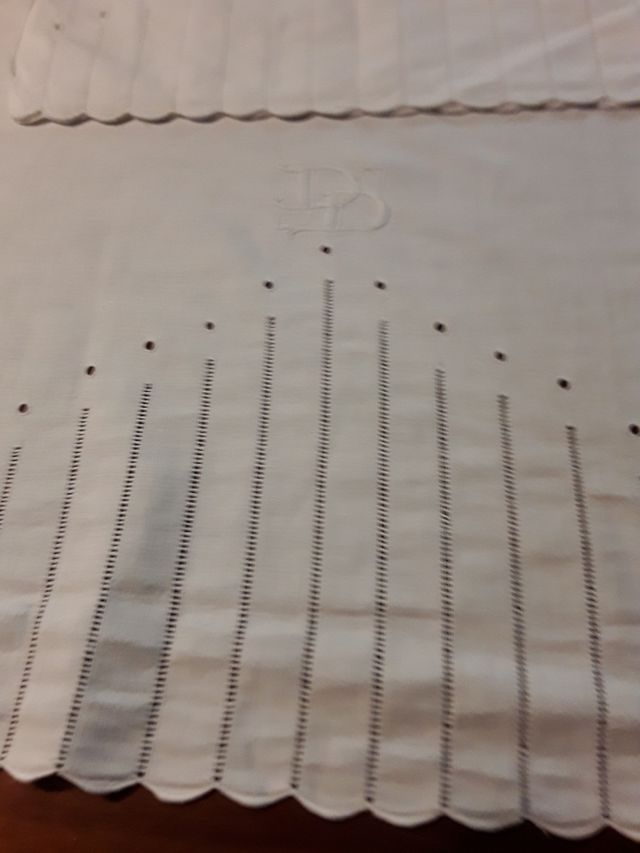 Um JOGO muito elaborado, bordado e desgastado à mão