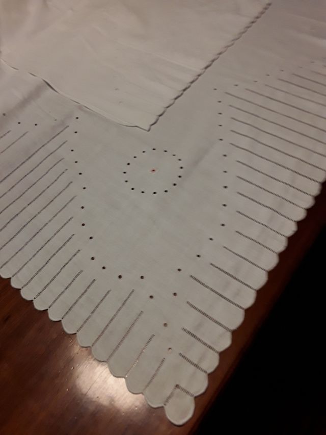 Um JOGO muito elaborado, bordado e desgastado à mão