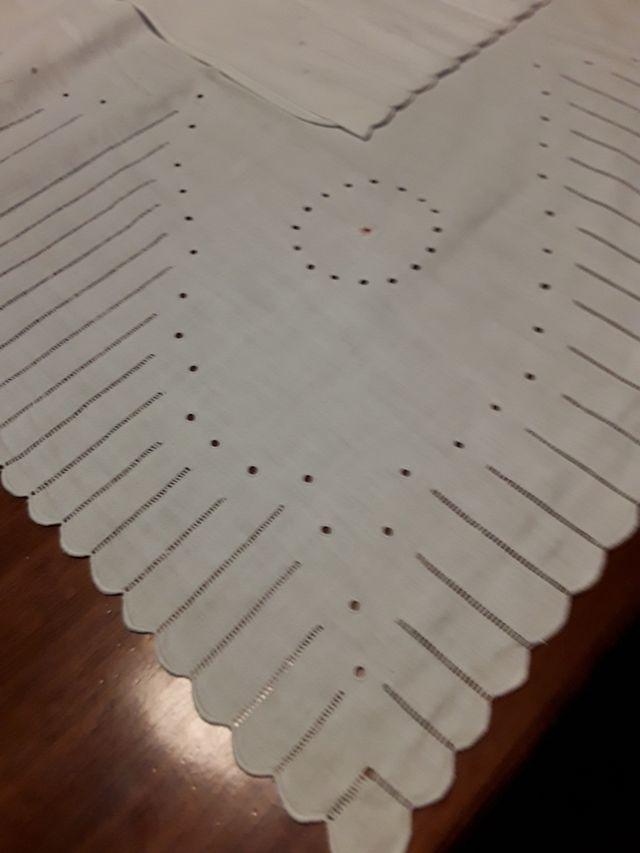 Um JOGO muito elaborado, bordado e desgastado à mão