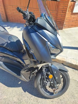 Vendo moto YAMAHA XMAX IRON MAX 400 ABS