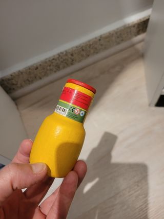 Cocinita madera con complementos