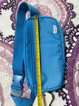 Riñonera levis nueva, sin estrenar, con etiquetas