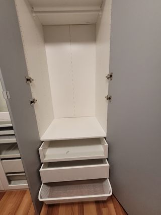 ARMARIO CON ACCESORIOS