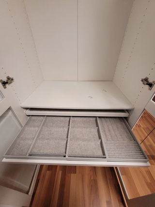 ARMARIO CON ACCESORIOS