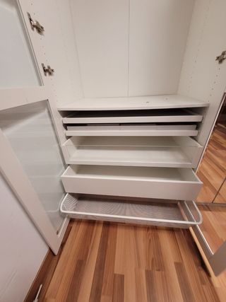 ARMARIO CON ACCESORIOS