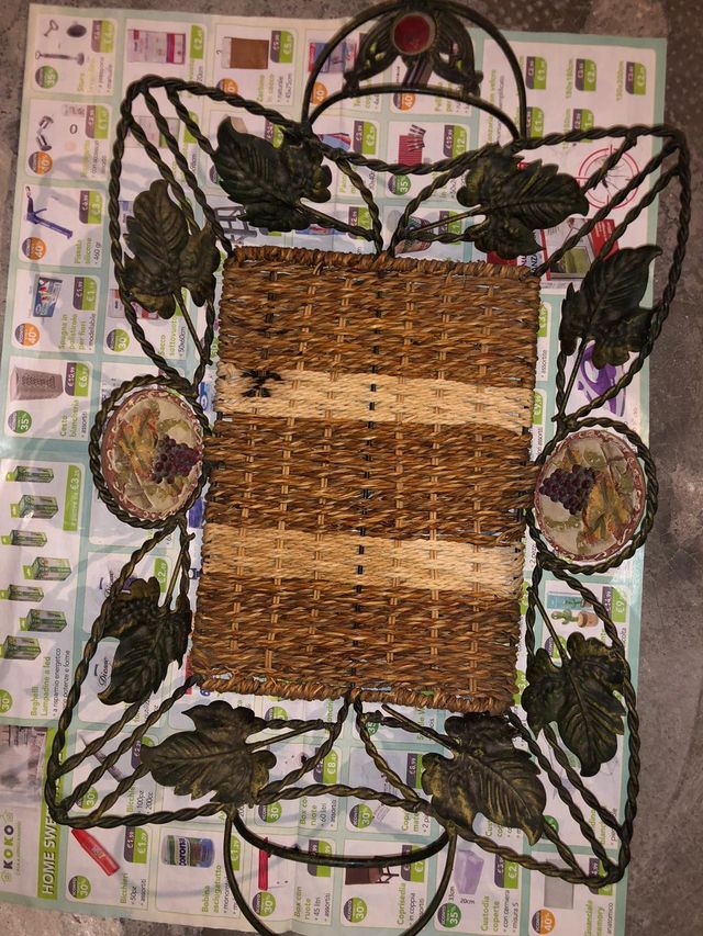 Centrotavola in ferro battuto e vimini con disegn