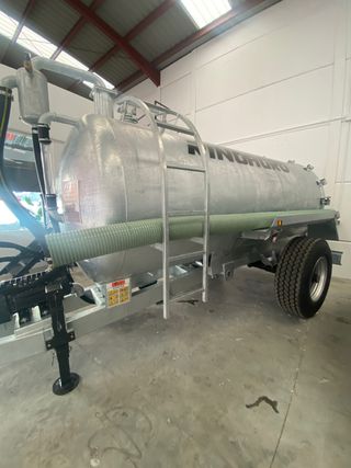 Remolque Cisterna Galvanizada 7.000 litros 