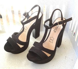 Sandalias negras ante 37 tacón alto y plataforma