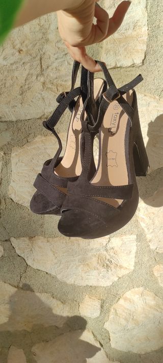 Sandalias negras ante 37 tacón alto y plataforma