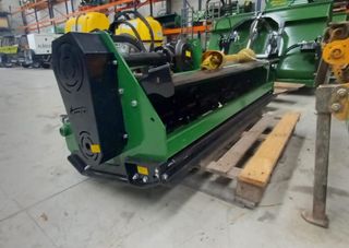 DESBROZADORA DE MARTILLOS DESPLAZABLE