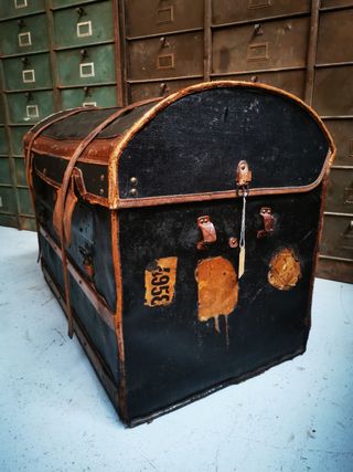 baúl antiguo. Gran tamaño. mimbre.