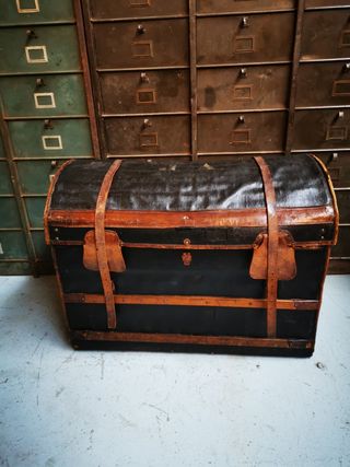 baúl antiguo. Gran tamaño. mimbre.
