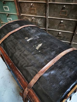 baúl antiguo. Gran tamaño. mimbre.