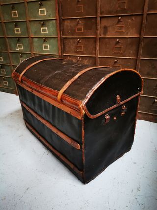 baúl antiguo. Gran tamaño. mimbre.