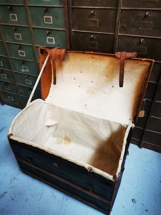 baúl antiguo. Gran tamaño. mimbre.