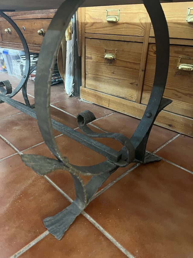 Antigua mesa de mármol y hierro 103 x 53 x 46 cm