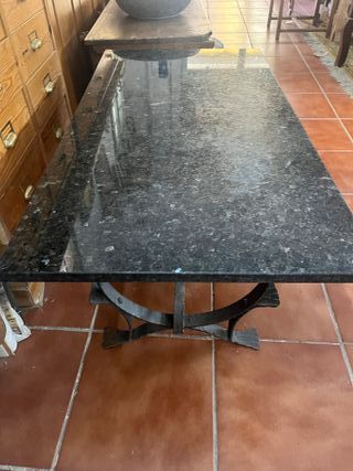 Antigua mesa de mármol y hierro 103 x 53 x 46 cm