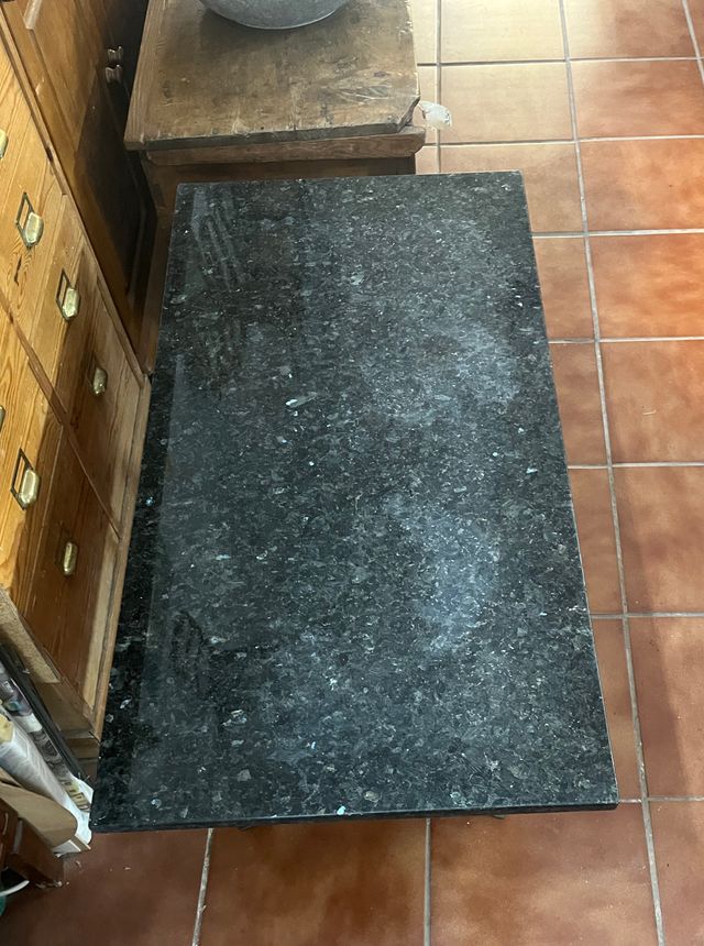 Antigua mesa de mármol y hierro 103 x 53 x 46 cm