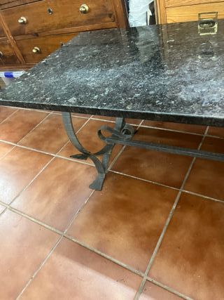 Antigua mesa de mármol y hierro 103 x 53 x 46 cm