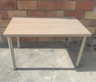 Mesas madera maciza y patas acero
