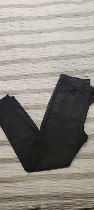 Pantalón negro encerado STR