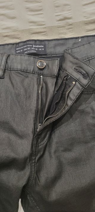 Pantalón negro encerado STR