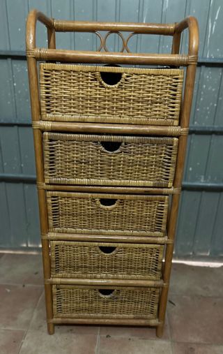 Cómoda de mimbre para el jardín o interior