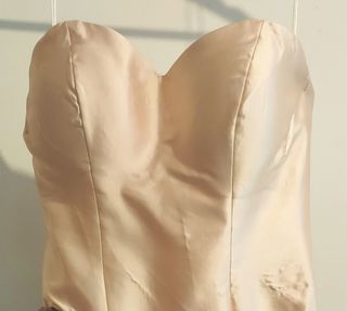 Vestido de confección de fiesta.