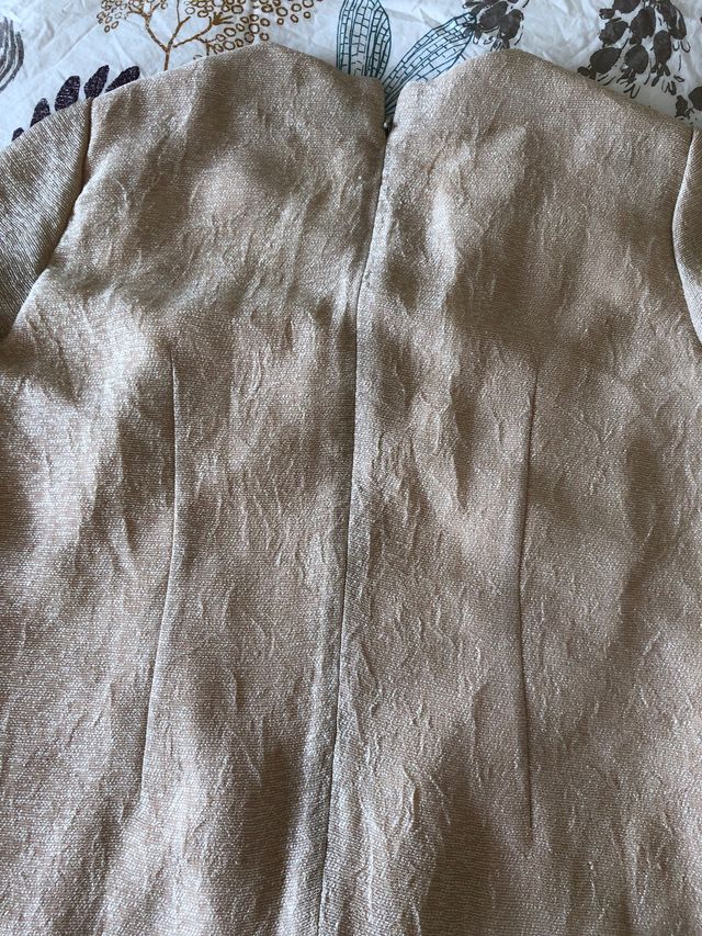 Vestido mujer beige evento de boutique