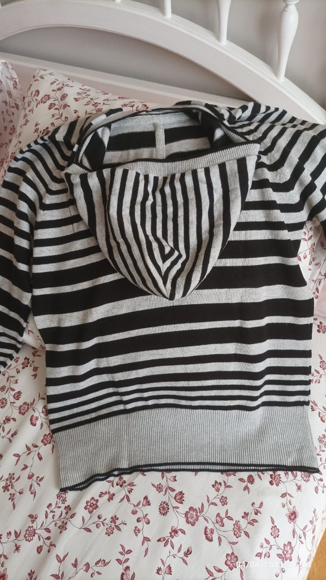 jersey con capucha