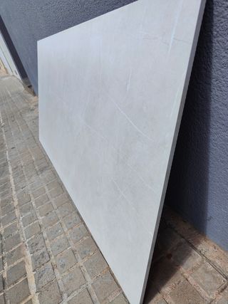 Baldosas NUEVAS de 60 x 120 cm de Porcelanica mate