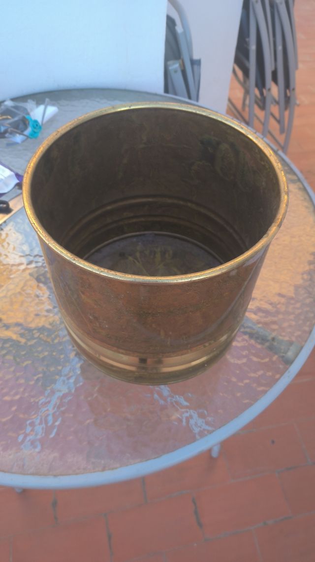 macetero de laton