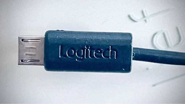 Teclado inalámbrico Logitech.