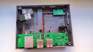 Carcasa Nespi case con caja original.