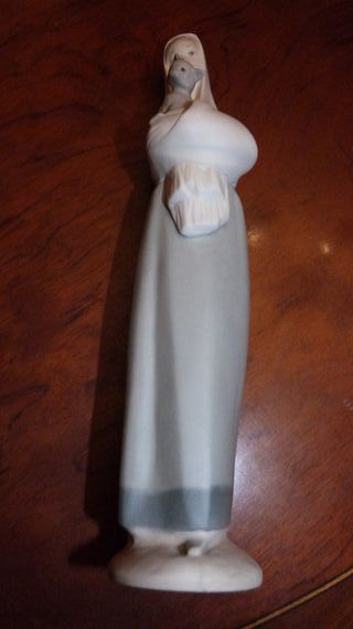 PORCELANA NIÑA CON GATO, TANG-LLADRO,27 CMS.AÑO 70