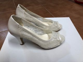 Zapatos de novia nuevos 