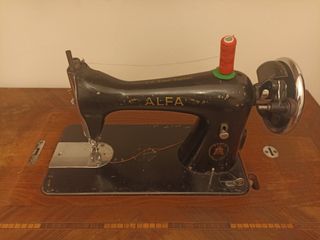 Maquina de coser Alfa URGE