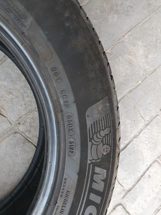215/65 R17 103V