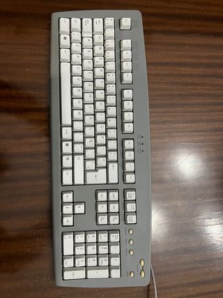 Vendo teclado vintage con cable de pins
