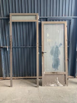 Puerta de alumino