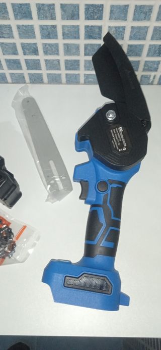 Motosierra a batería 21 V 6 pulgadas (NUEVA)
