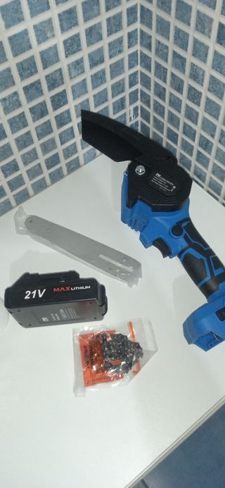 Motosierra a batería 21 V 6 pulgadas (NUEVA)
