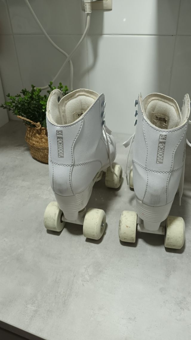Patines 4 ruedas artístico blancos. Talla 39