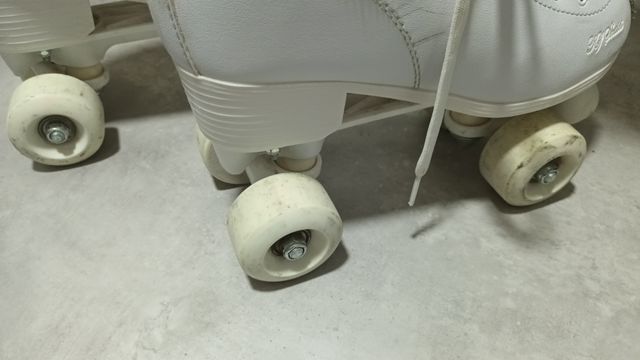 Patines 4 ruedas artístico blancos. Talla 39