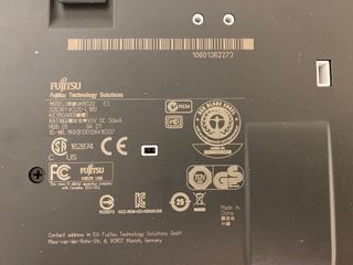 MONITOR FUJITSU 19" CON TECLADO Y RATÓN