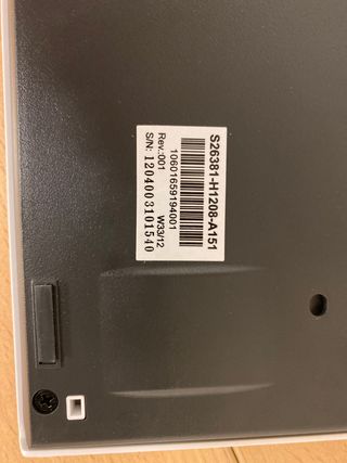 MONITOR FUJITSU 19" CON TECLADO Y RATÓN