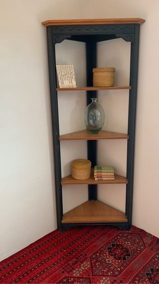 Estanteria esquinera de madera